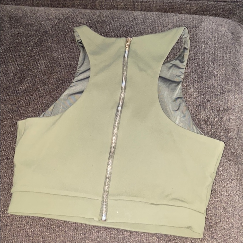 Tops - Picture 4 of 4